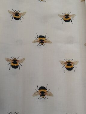 Bee Print Cotton Fabric – White with Yellow & Black Bees - 5 Fat Quarter Bundle